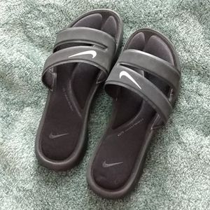 Nike women's 9 memory foam slip ons